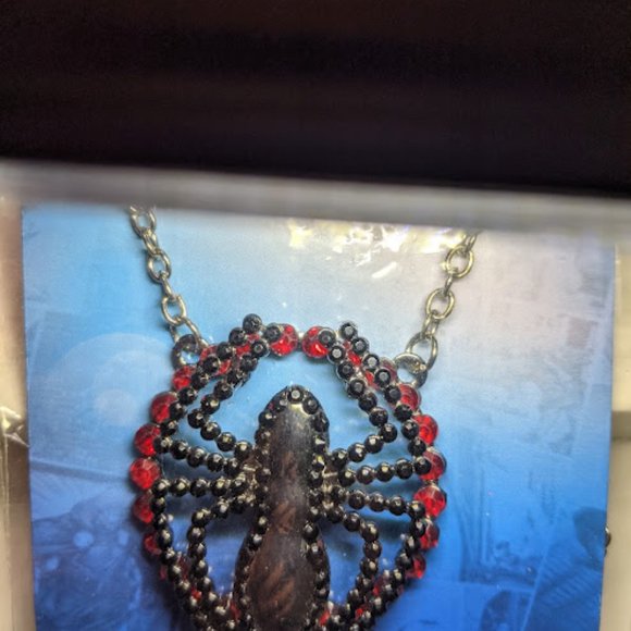 Marvel Spider-Man / Spider-Girl Stone Jewels Spider Necklace - Picture 2 of 3